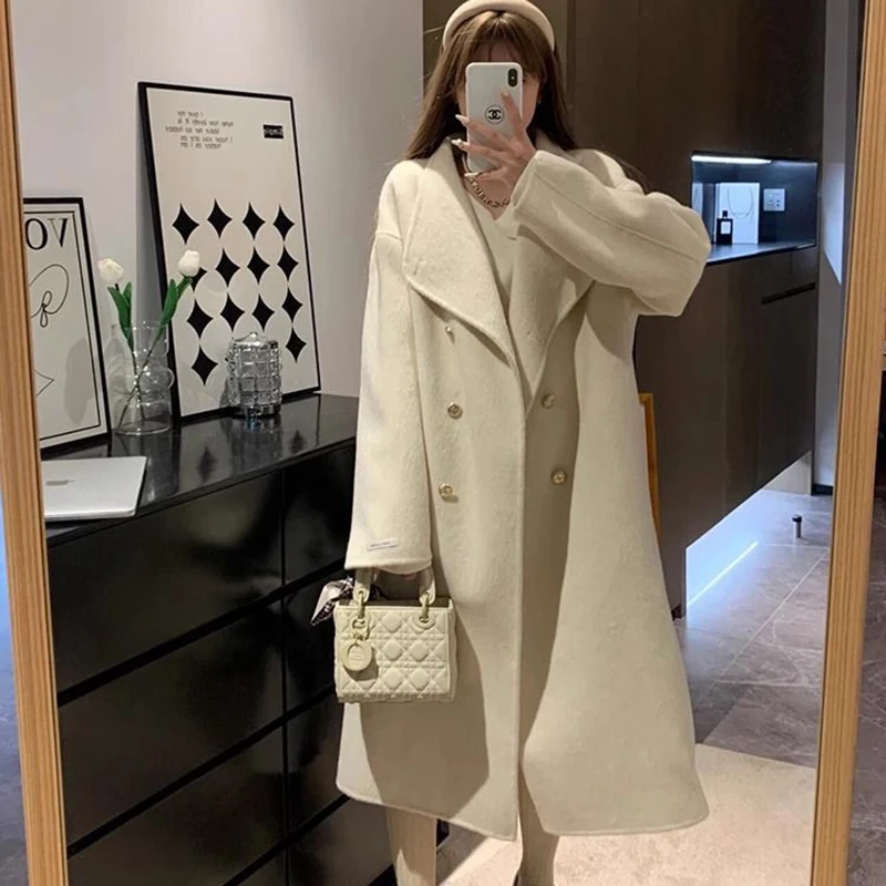 Cappotto da donna in velluto double-face 2026 Autunno Inverno New Gold Buckle Sense Trench di lana chic allentato medio lungo