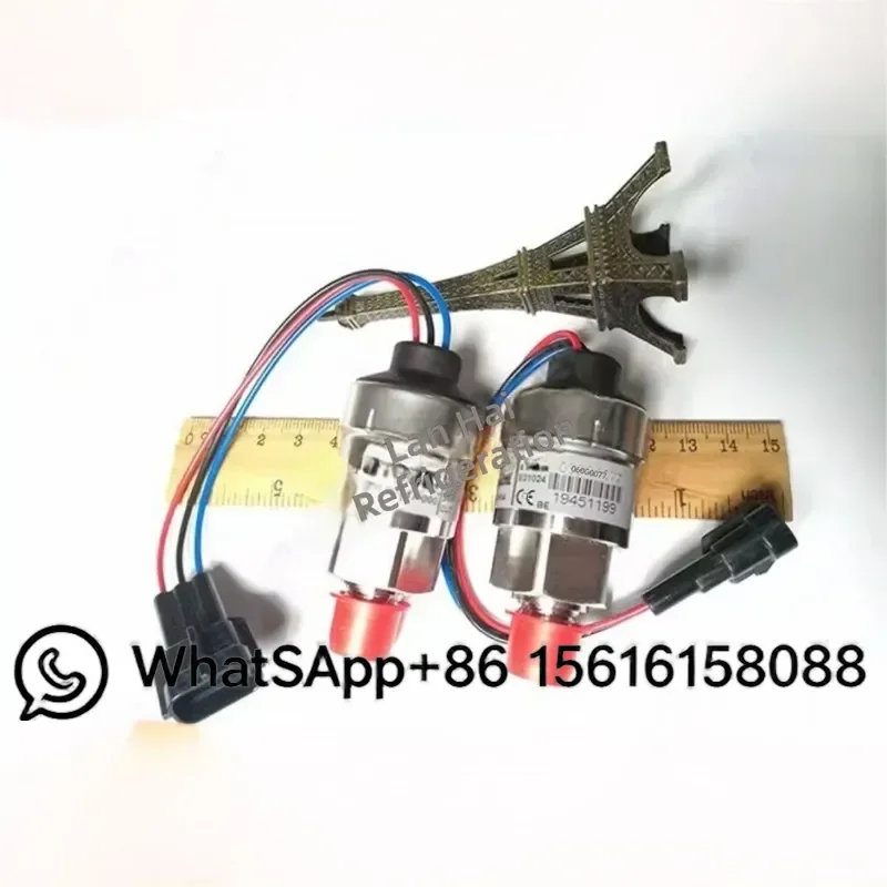 York Pressure Sensor 025L01917-000 and Danfoss AKS32R 060G0077 Pressure Transmitter