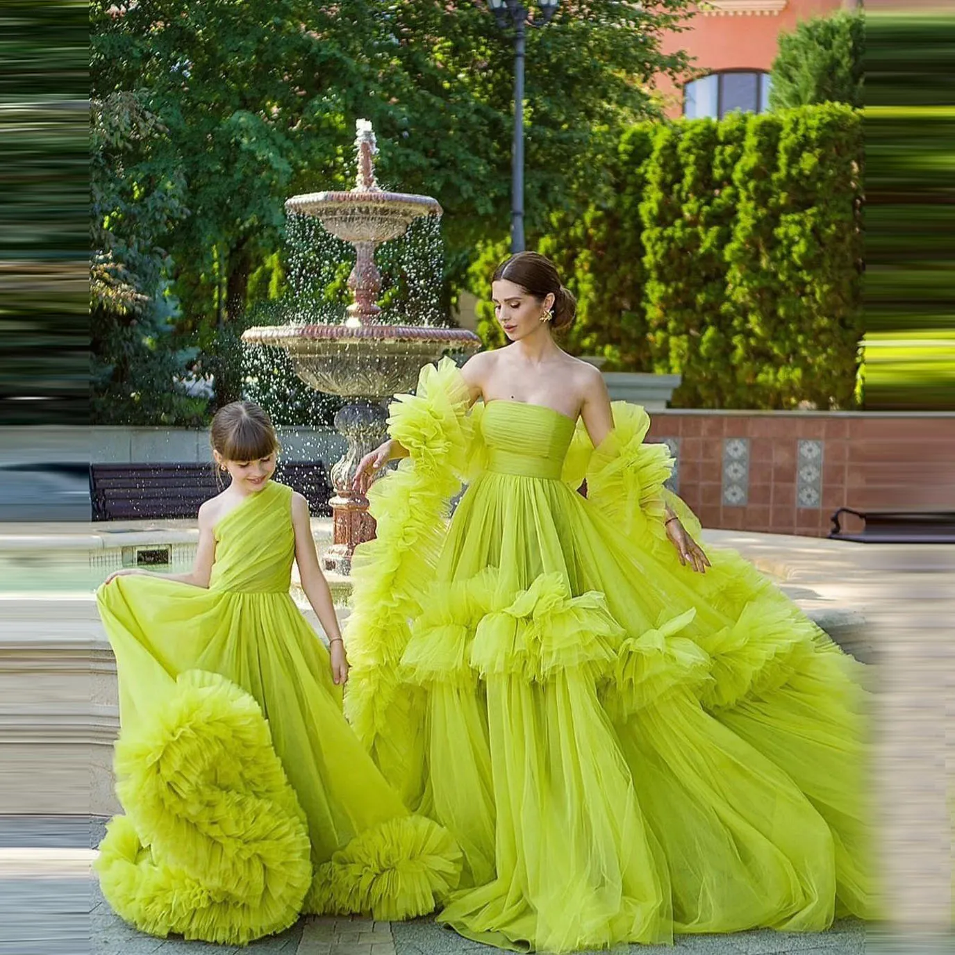 Charming 2025 Mother And Daughter Matching Dresses Ball Gown Ruffles Photo Shoot Birthday Party Mom And Me Evening Outfit