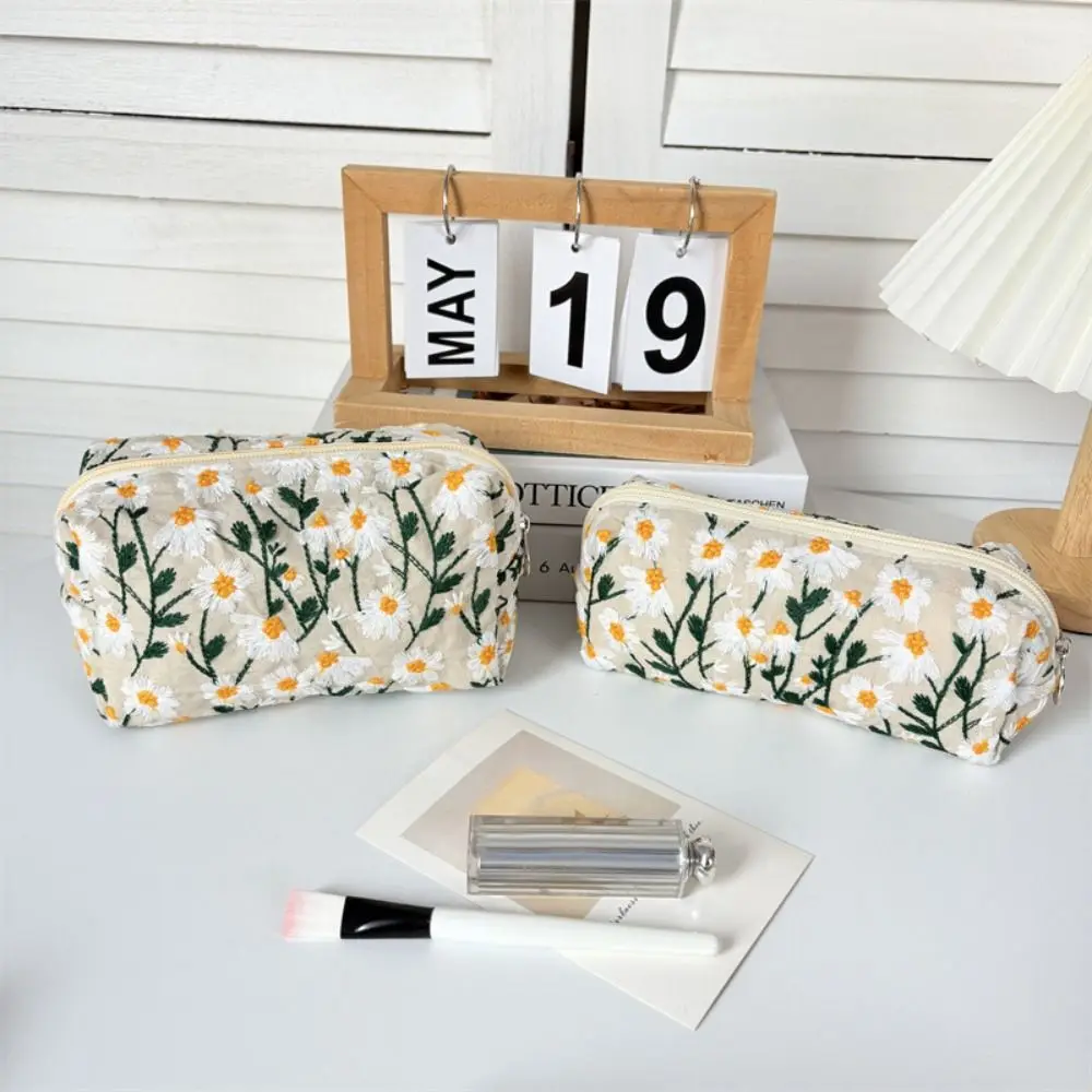 Fashion Korean Style Daisy Makeup Bag Large Capacity Dustproof Embroidered Cosmetic Bag Zipper Canvas Pencil Case Travel