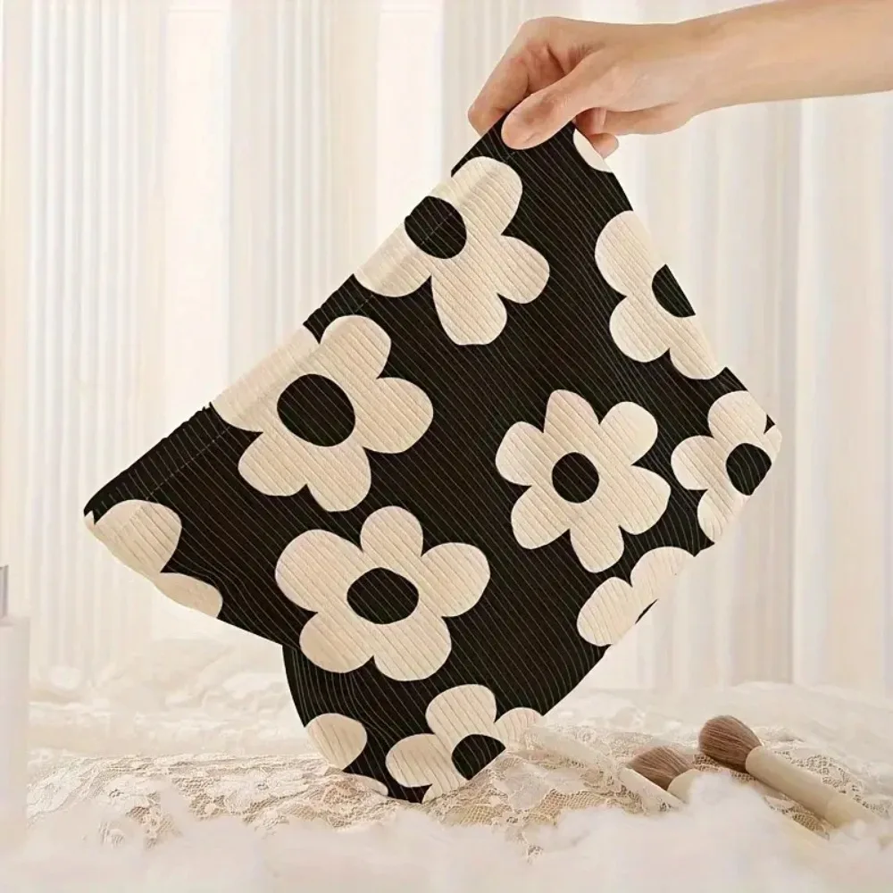 Velvet Black Chrysanthemum Silk Screen Printing Makeup Bag Vintage Elegant Portable Women Cosmetic Organizer Handheld Clutch