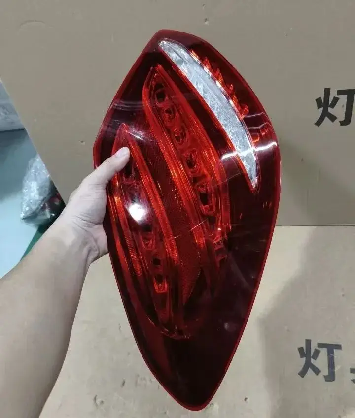 

Автомобильные аксессуары: светодиодные задние фонари для Volo CX60 Cross 2020-2024, задние фары DRL, Plug and Play, с функцией мигания при повороте руля.