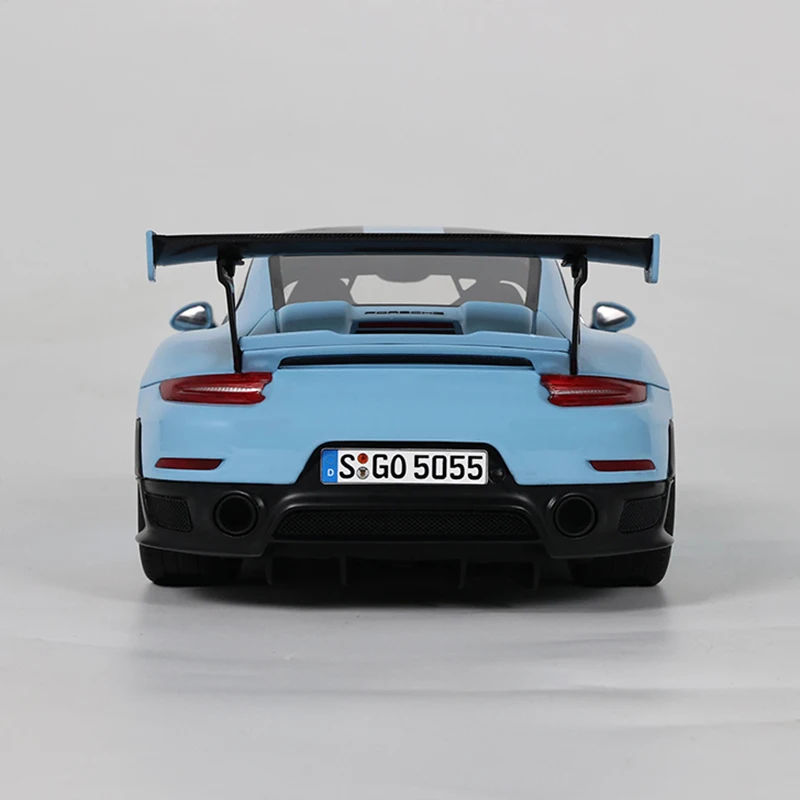 GT Spirit 1:18 GT2 RS modello di auto in resina CLDC027