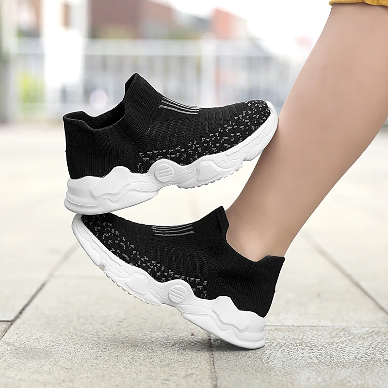 

2026 Children Sneakers for Boys Mesh Breathable Running Sports Shoes Kids Girls Flat Casual Shoes Fashion Knitted Running Shoes