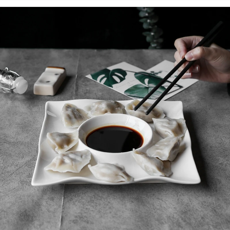 White ceramic plate with sauce bowl in the middle European-style snack household steamed dumpling dinner