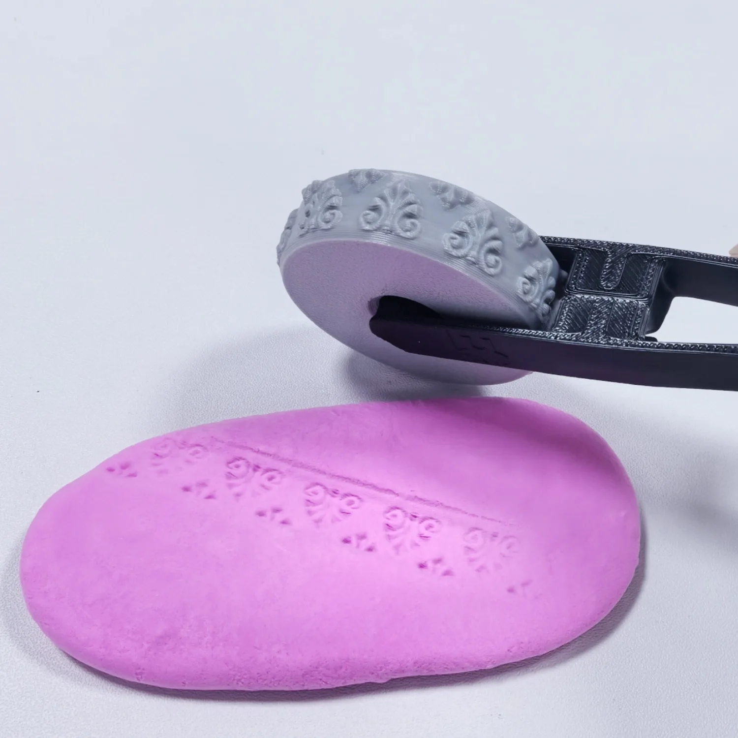 

Набор штампов с текстурой глины, 17 шт., инструменты для моделирования керамики с узорами, колесом прокрутки, тиснением пледов и ручными роликами для поделок