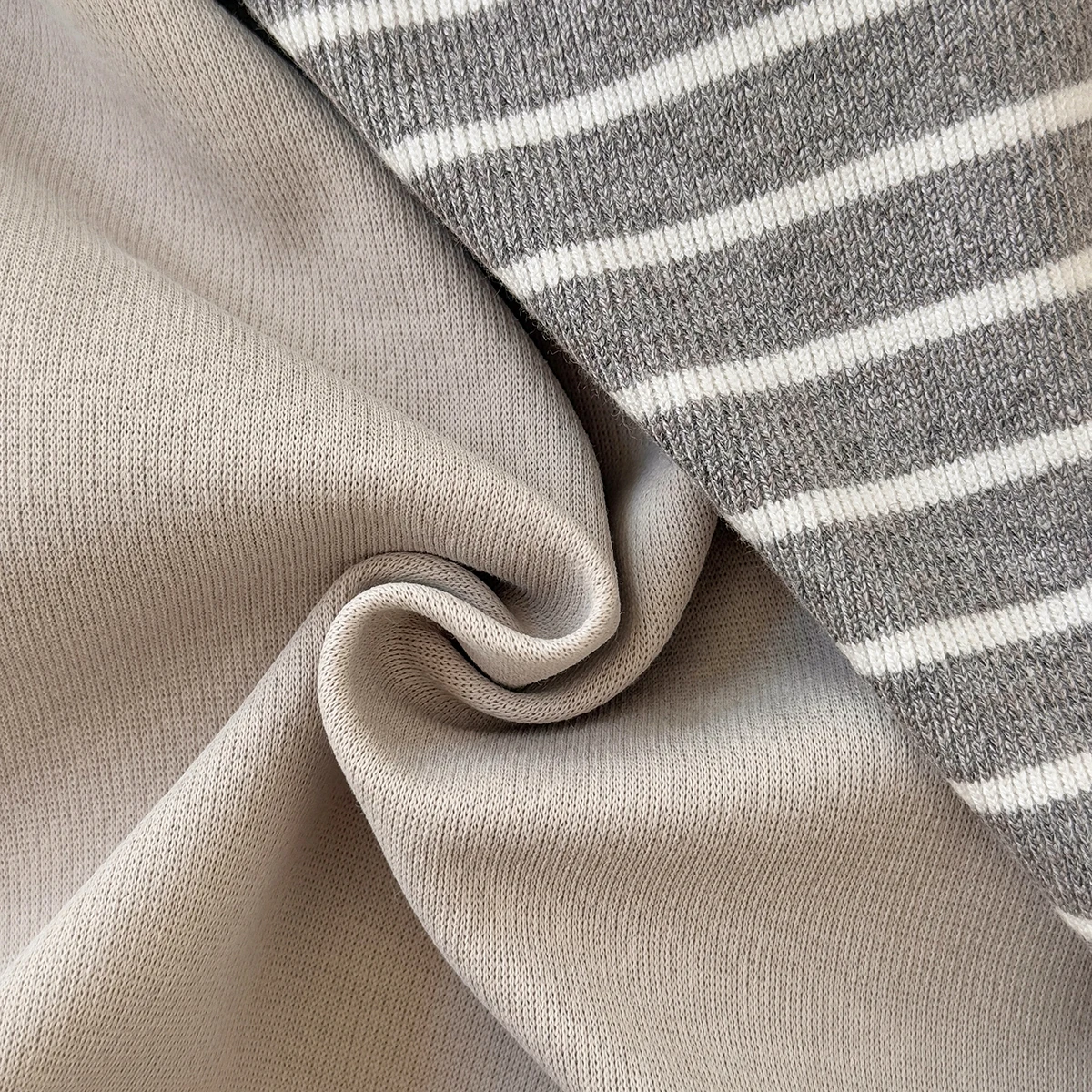 طفل رضيع الملابس مجموعة قميص رياضي مقنعين البلوز + السراويل الطويلة الأطفال ملابس بأكمام طويلة مجموعة منشفة التطريز التسمية مجموعة