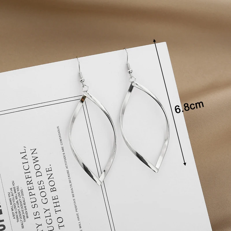 New Spiral Women\'s Hook Earrings Hollow Twist Geometric Statement Long Hanging Earrings Wraped Oval Metal Pendants Earrings