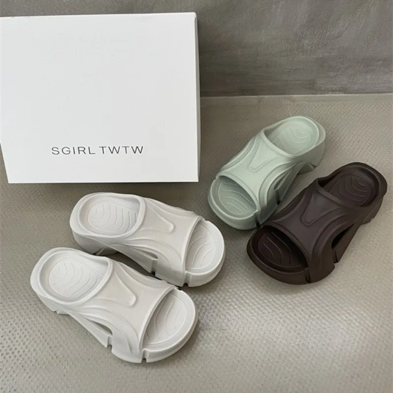 

Пляжная обувь. Легкая и удобная женская летняя одежда 2020. Повышает высоту спортивных сандалий на платформе.