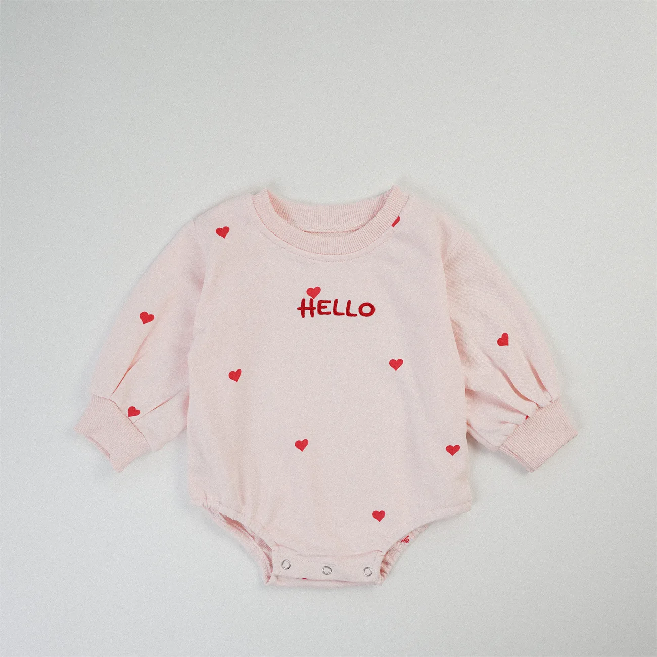 بدلة أطفال جديدة لخريف 2025 بأكمام طويلة غير رسمية للأطفال الرضع والأولاد والبنات بدلة لطيفة مطبوعة على شكل قلب ملابس أطفال حديثي الولادة من القطن