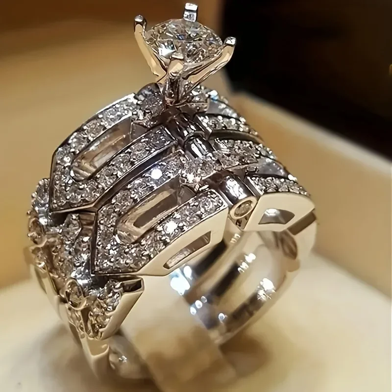 Anillo de mujer de nuevo estilo - conjunto de tres topacios de circonita artificial con diamantes completos para uso en bodas al por mayor