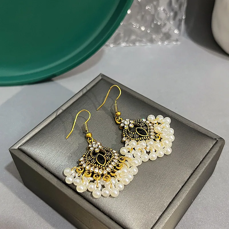 Vintage Gypsy Classical Pearl Tassel Earrings for Women Temperament Hollow Rhinestone Indain Dangle Earrings Jhumka Jewelry