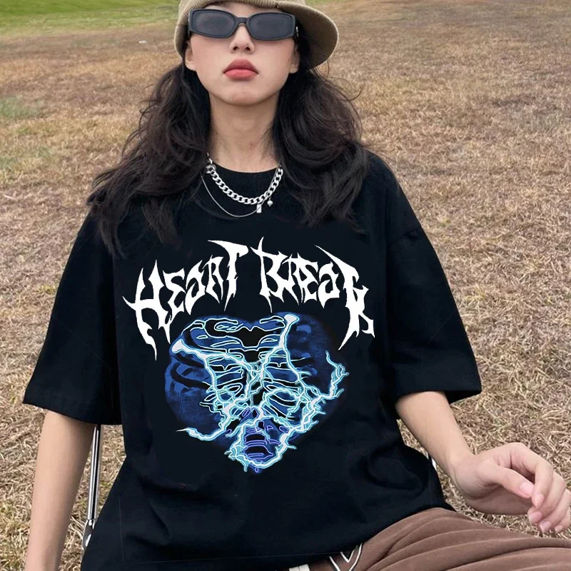 

Женская футболка с сердечком и черепом, темная футболка с готическим принтом, женская летняя свободная футболка, уличная одежда, топы, повседневная рубашка в стиле Харадзюку