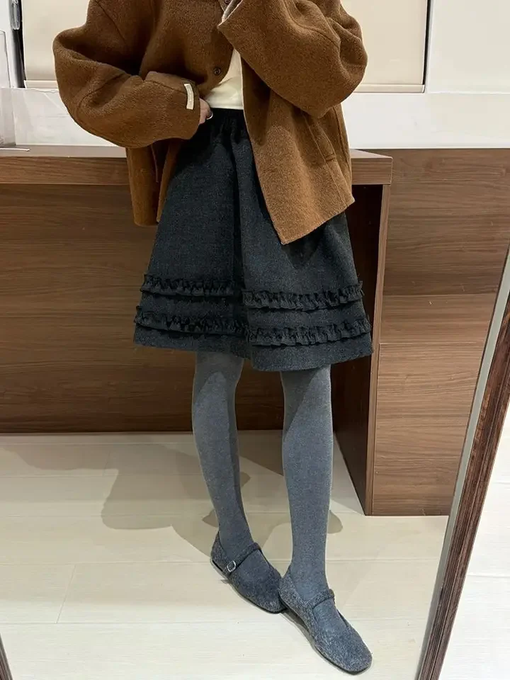Autumn and Winter Design: New High Waisted Half Length Skirt At The Ear Looks Thinner