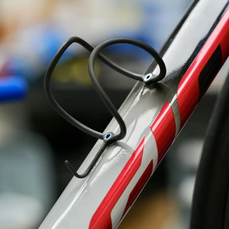 Mountain Road Bicycle Riding Ultra-light Carbon Fiber Water Bottle Holder, Water Cup Holder about 5g