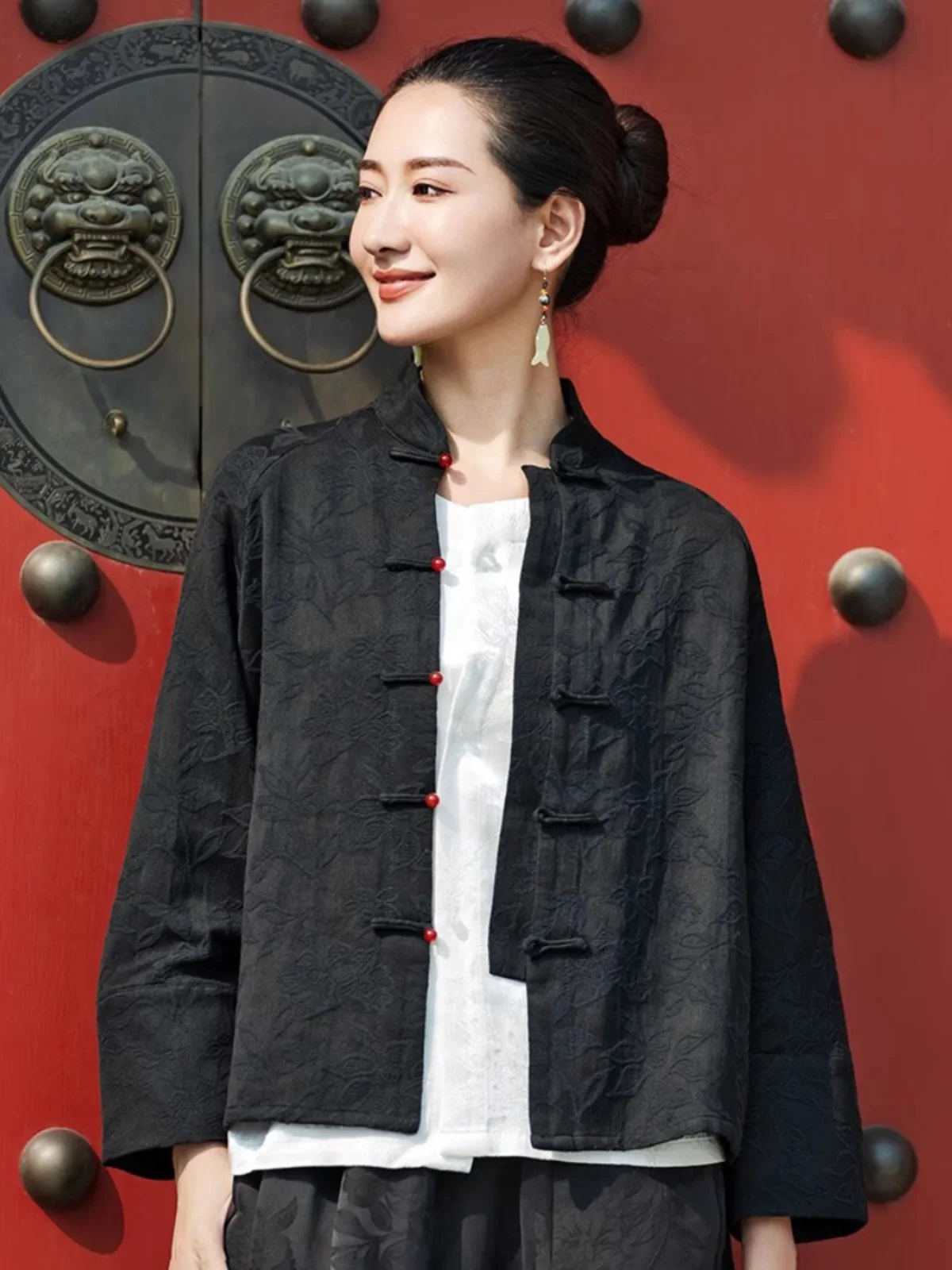 

New Chinese Sle Embroidered Tang Suit Jaet Large Size Women's Faion Stand Collar Button Long Sve ort Open Cardigan...