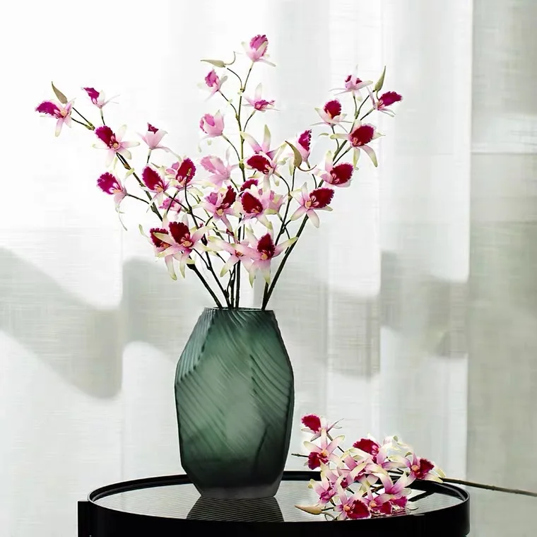 Geometric glass vase, living room dining table flower arrangement, home sample