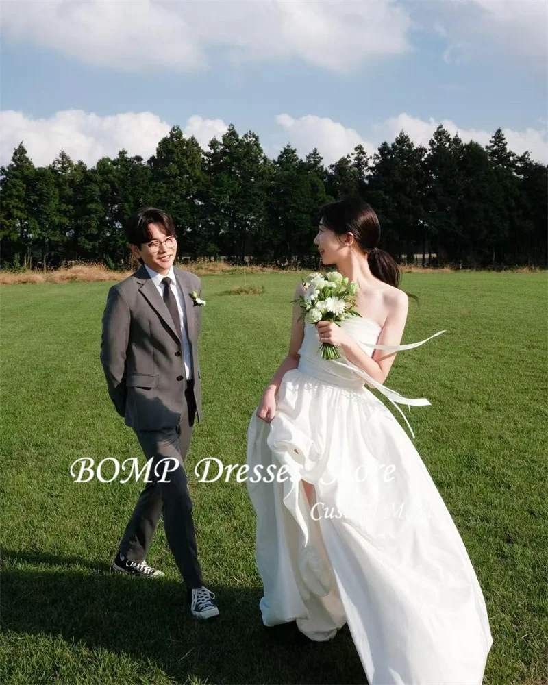 

BOMP Simple Slit Wedding Party Dress Strapless Pleat Ivory Satin Korea Outdoor Photo Shoot Bridal Reception Gown Cutsomized 2026