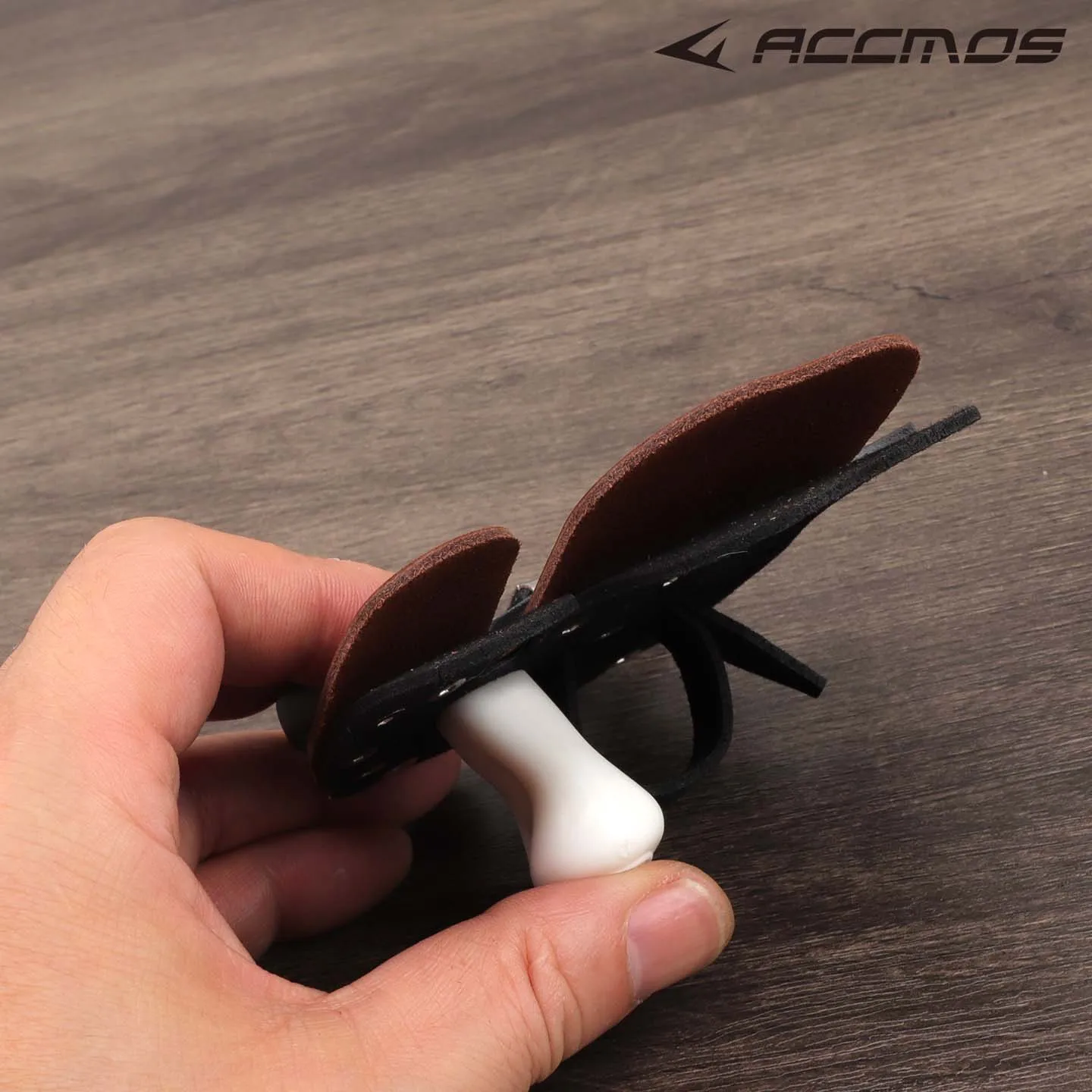 DECUT Archery Finger Tab Leather Finger Guard Adjustable Protective Gear Bow and Arrow Accessories for Tradition Bow Hunting Bow