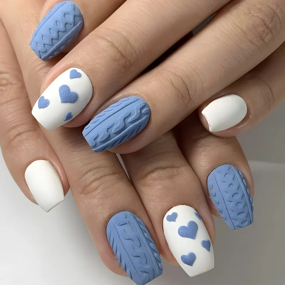 24szt Blue Love Design Press on Nails Simple 3D Fashion Valentine's Day Short Ballet False Nails Datachable Square Fake Nail Set