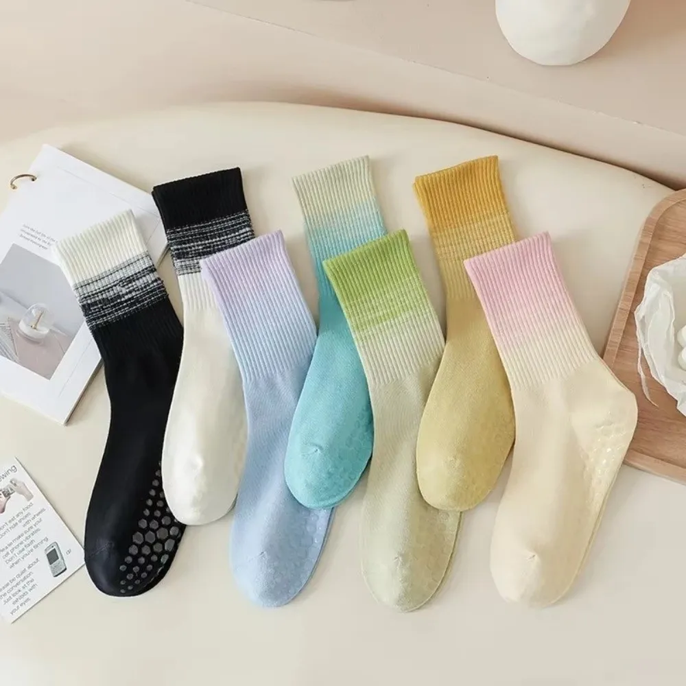 New Non-Slip Yoga Pilates Socks Gradient Color Silicone Grips Middle Tube Socks Breathable Combed Cotton Mid-Calf Socks Women