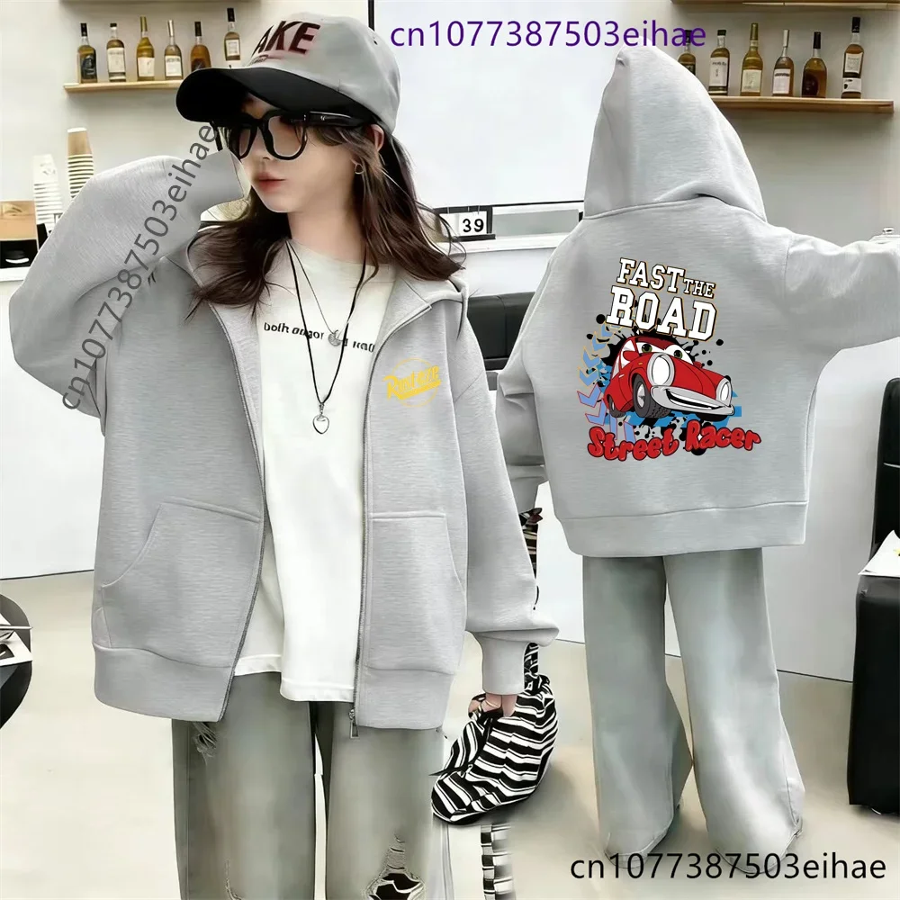 

Детская толстовка с капюшоном Disney Cars of Adventure 2026. Мягкая ткань, модный дизайн на молнии, теплый и комфортный, повседневный и милый.