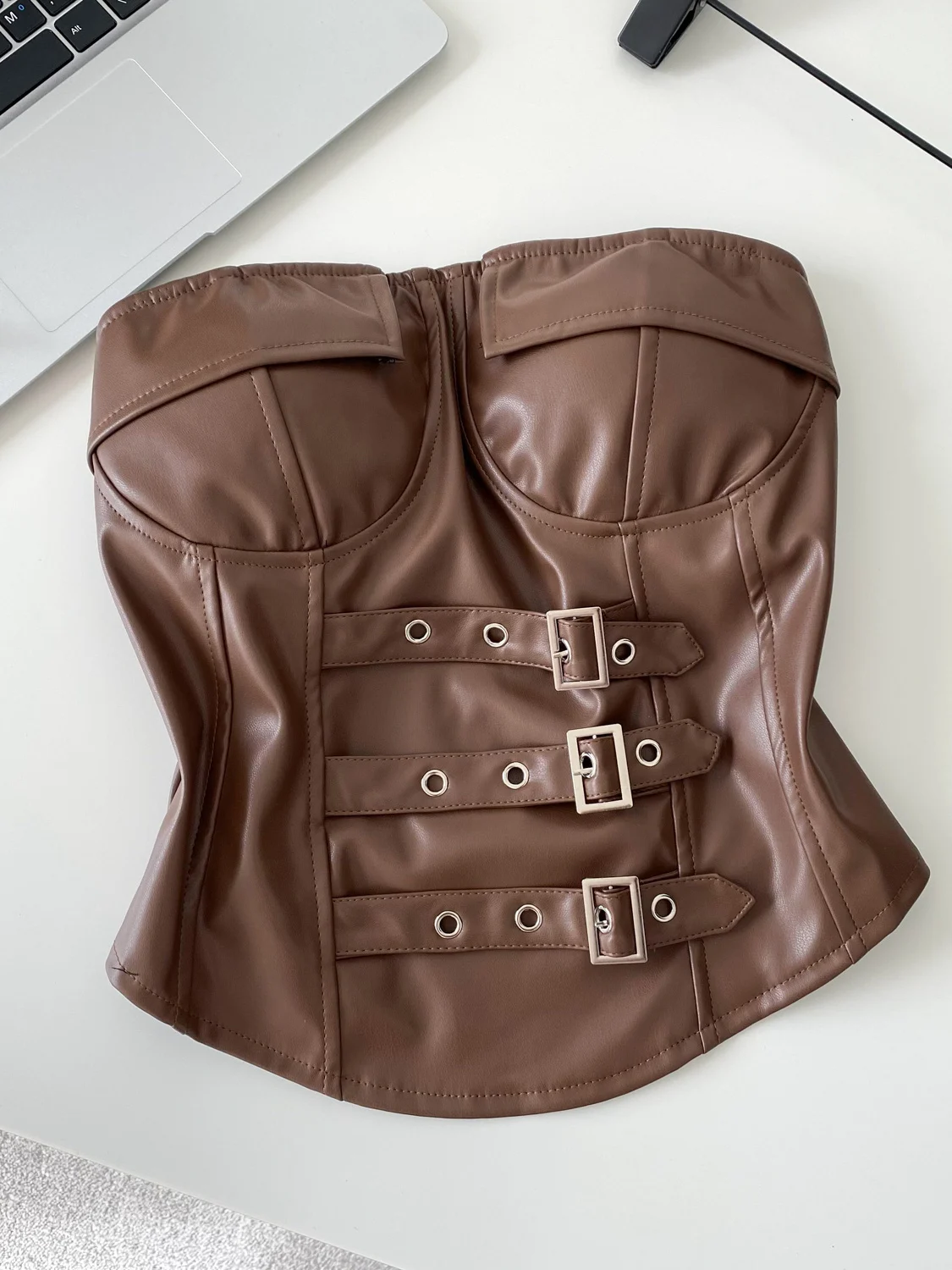 

Pure Desire Spicy Girl Design Buttoned Strapl Vest Women's Autumn Waist-Cinching Versatile Leather Jaet Top