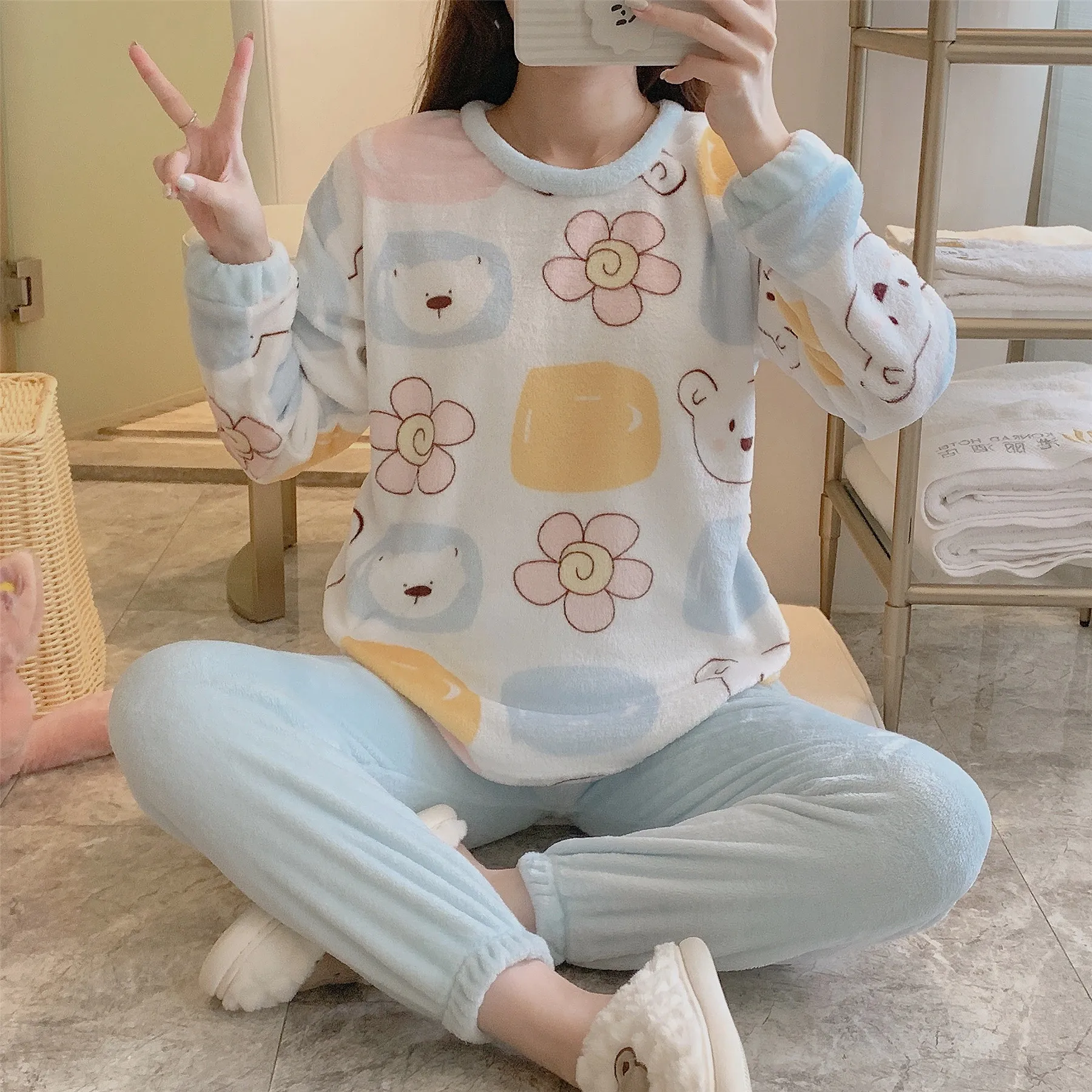 Winter Flannel Sleepwear Women\'s Pajamas Set Thickening Home Clothes Round Neck Long Sleeve 2 Pieces Set Cute Printing Home Suit