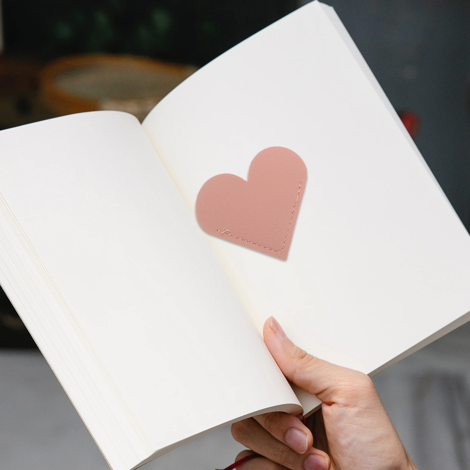 

10pcs Heart Shaped Bookmarks Pu Material Practical Accessories for Book Lovers Gifts Decorations Page Corner Protectors