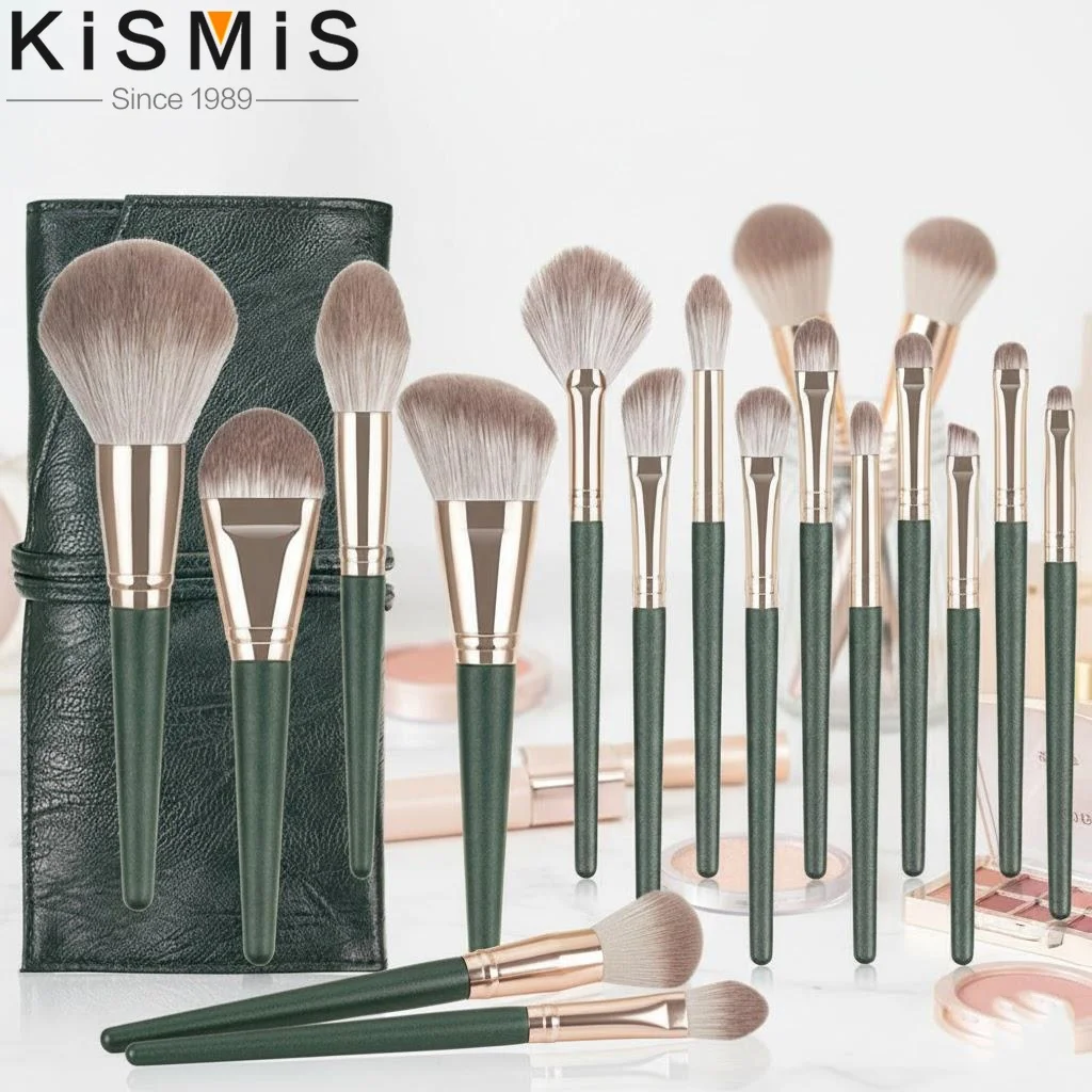 

Набор из 14 портативных кистей для макияжа: для тональной основы, пудры, бровей, теней и румян.