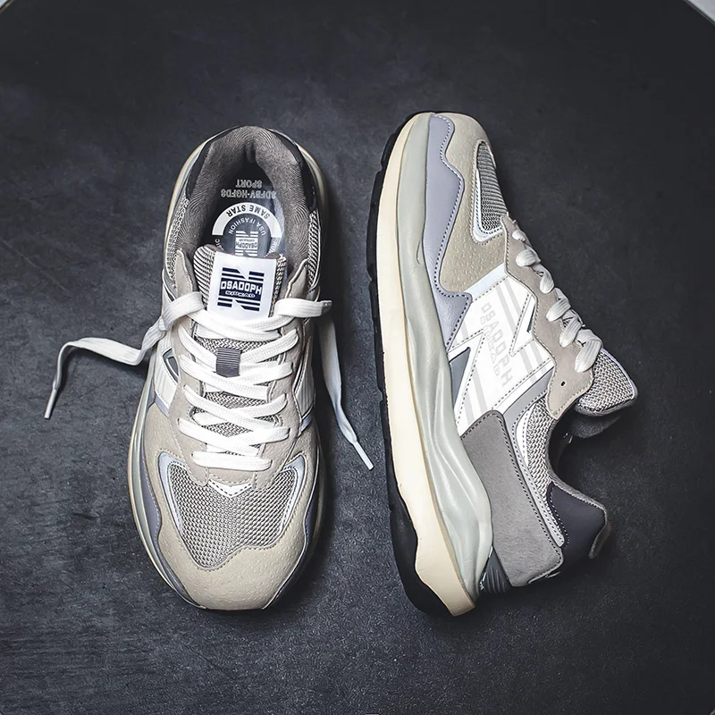 جديد الأكثر مبيعا المألوف عارضة الاحذية متعددة الوظائف حذاء مسطح القاع مريح الرياضة حذاء رياضة الرجال شخصية