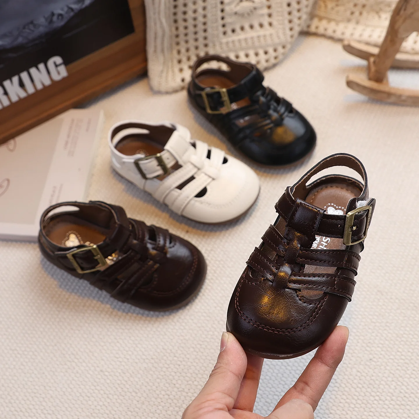 1-12Y Children's Sandals Toe Protect Boys Girls Summer New Candy Color Soft Sole Shoes Kids Casual Retro Flat Leather Sandals