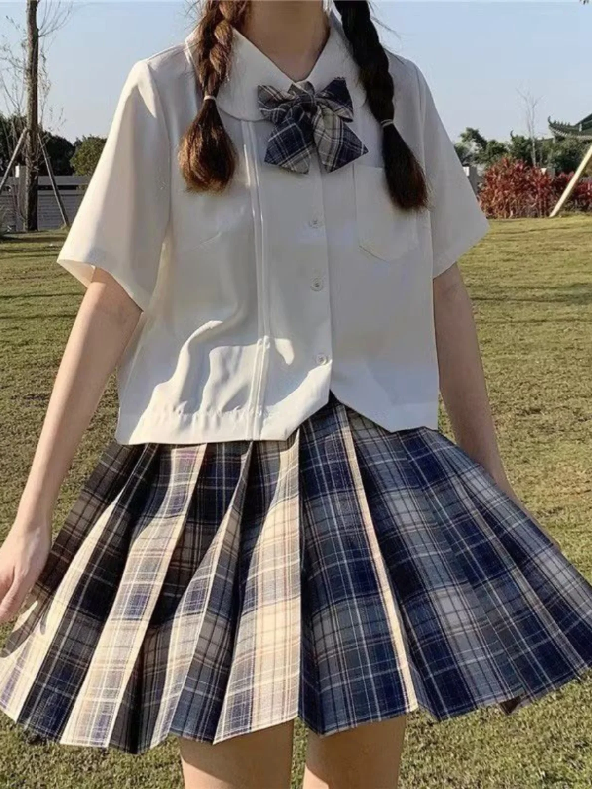 

Summer 2024 Short Sleeve Basic Style Doll Collar Uniform JK Shirt Women's Design Sensation Short Length Foundation Top