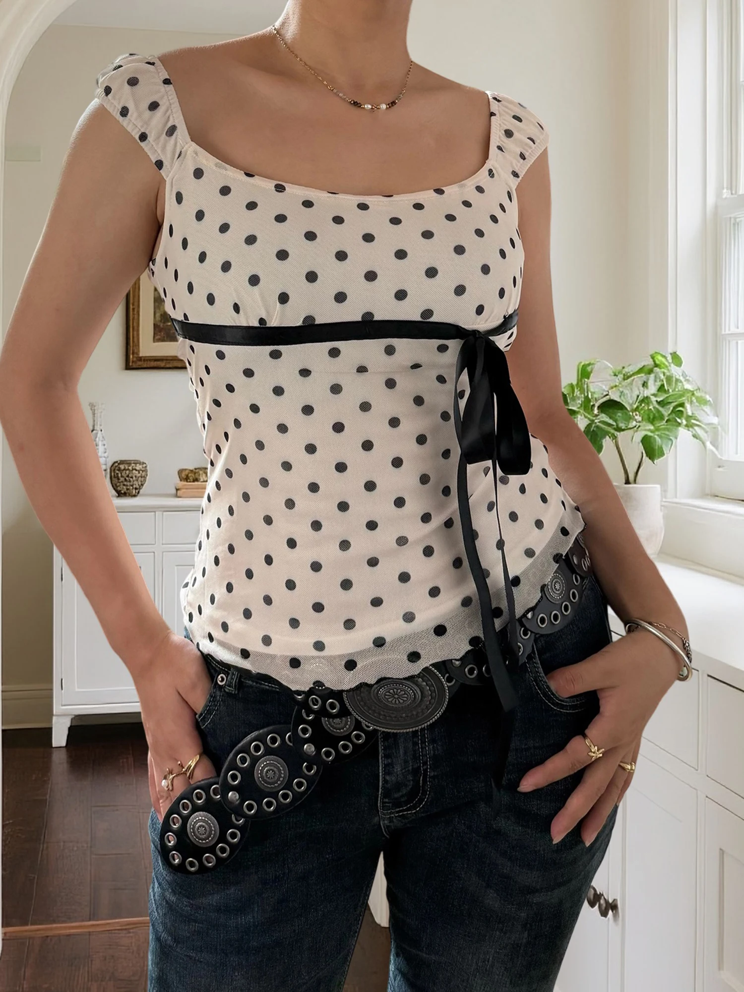 Blusa de verano con estampado de lunares para mujer con cinturón, escote cuadrado, mangas casquillo y top de estilo informal ajustado