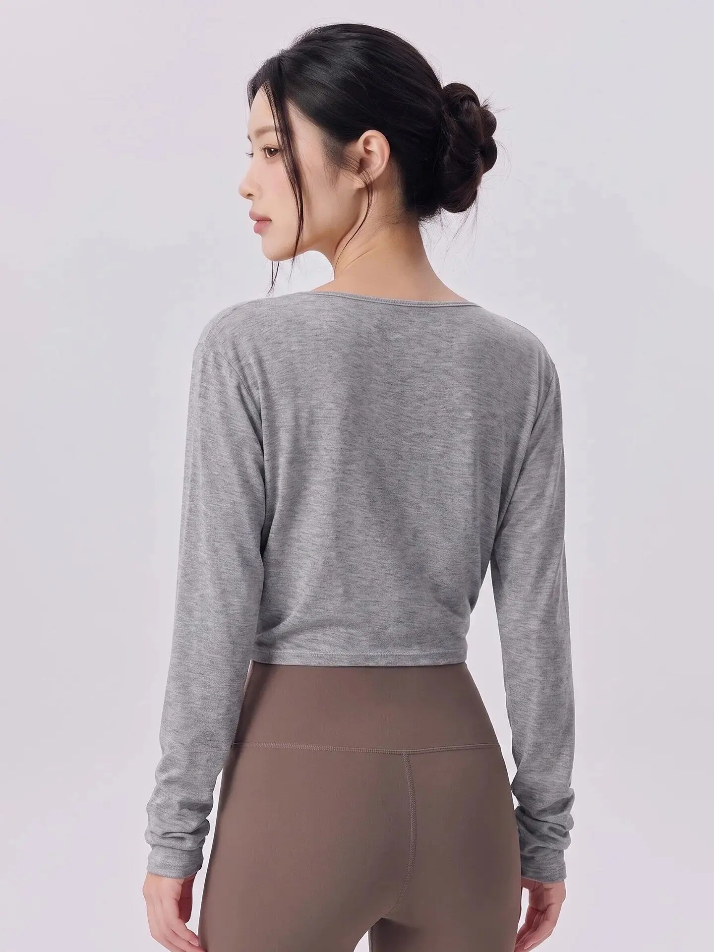 Hochwertige Langarm-Yoga-Bluse für Damen, locker geschnittenes Sport-Oberteil für Pilates-Training, Fitness und Outdoor-Aktivitäten – Detail 3