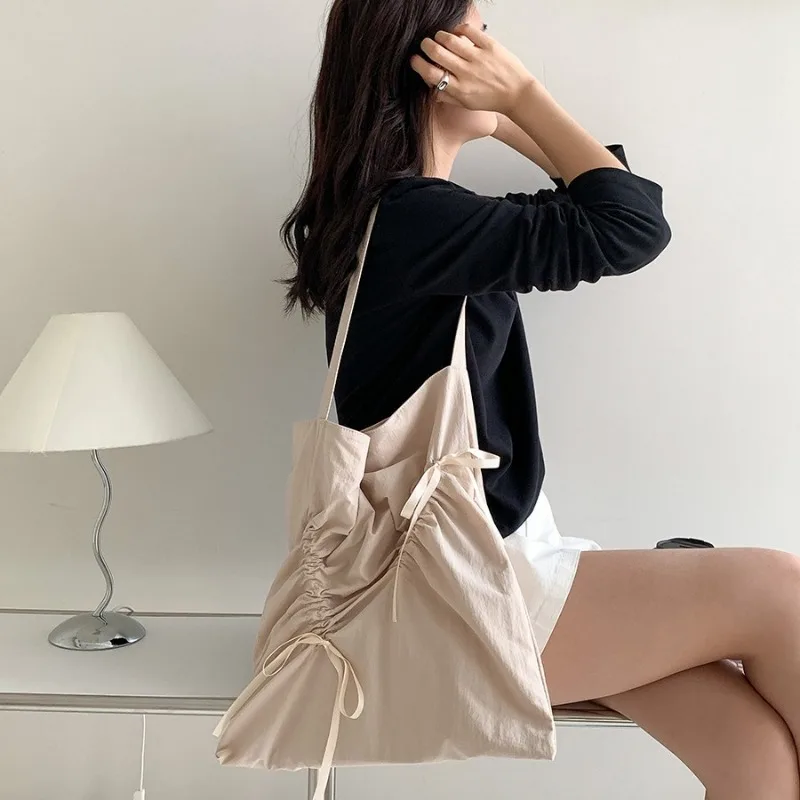 

Female Fashion Casual Lightweight Shoulder Bag Large Capacity Nylon Shopping Commuter Bag Niche-Designed Pleated Underarm Bag