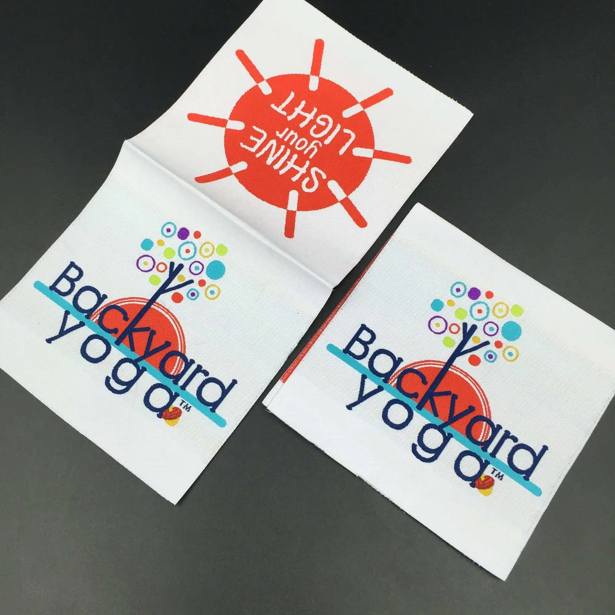 

Тканые этикетки с логотипом премиум-класса, тканые этикетки высокой плотности для одежды, шапок, штор, диванов, домашнего текстиля, тканые именные бирки