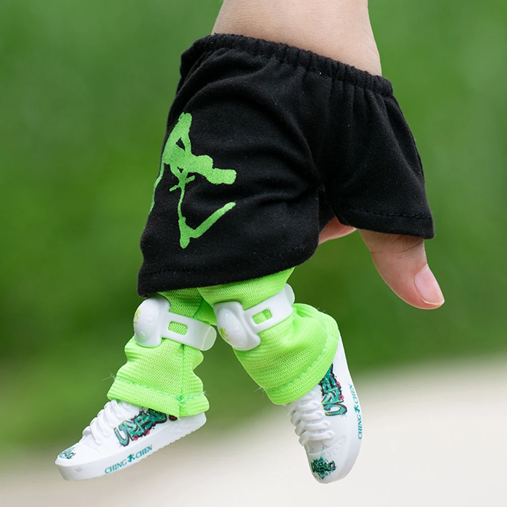 Mini Finger Skateboard Set Finger Board with Pants and Shoes Multicolors for Halloween Party Favor Kids Birthday Gift Game Toys