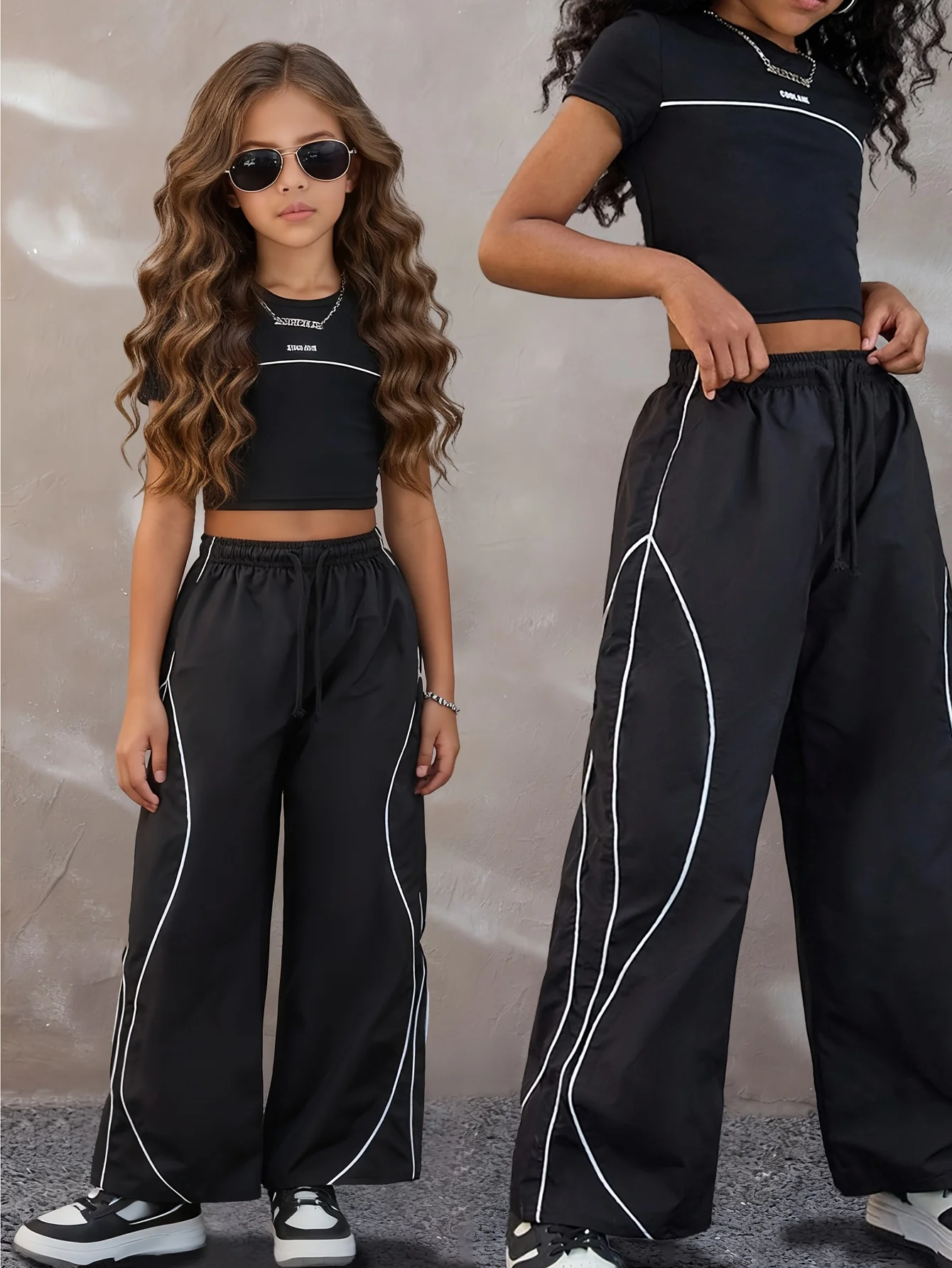 Summer Street Style Casual Outfit for Teenage Girls: Black T-Shirt + Color-Blocked Wide-Leg Pants Two-Piece Set, Stylish and Fashionable, Suitable for Children Aged 5-13, Versatile for Home, Leisure, and Outings