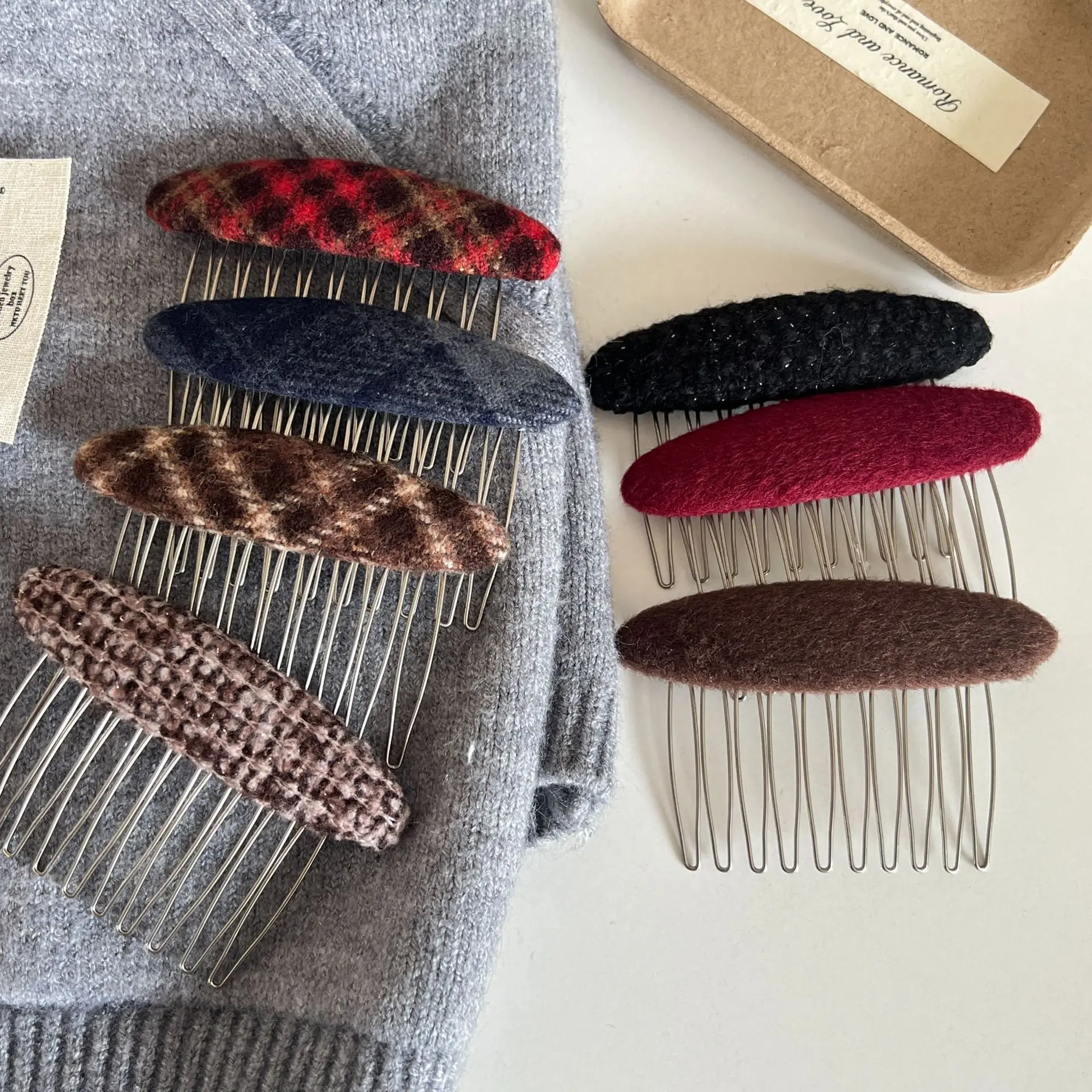 

Autumn Winter Retro Plaid Hair Comb Korean Style Hair Comb Clip Back of The Head Broken Hair Fixed Hairpin Styling Accessories