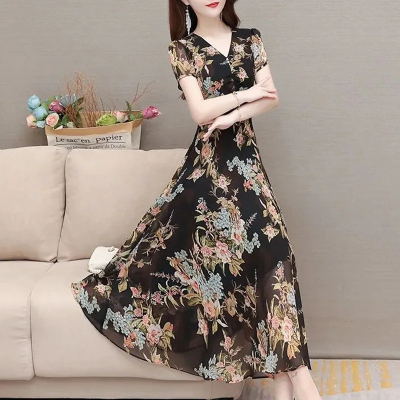 2023 New Summer Fashion and Elegant Temperament Commuting V-neck Beaded Print Slim Fit High End Oversize A-line Simple Dress