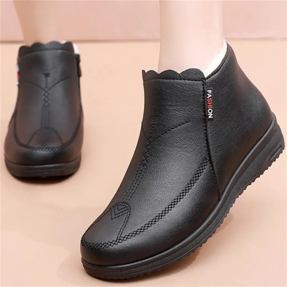 أحذية الأم أحذية قطنية في منتصف العمر شتاء لينة سوليد حذاء من الجلد المسنين أحذية نسائية بالإضافة إلى الأحذية الجلدية المخملية #2