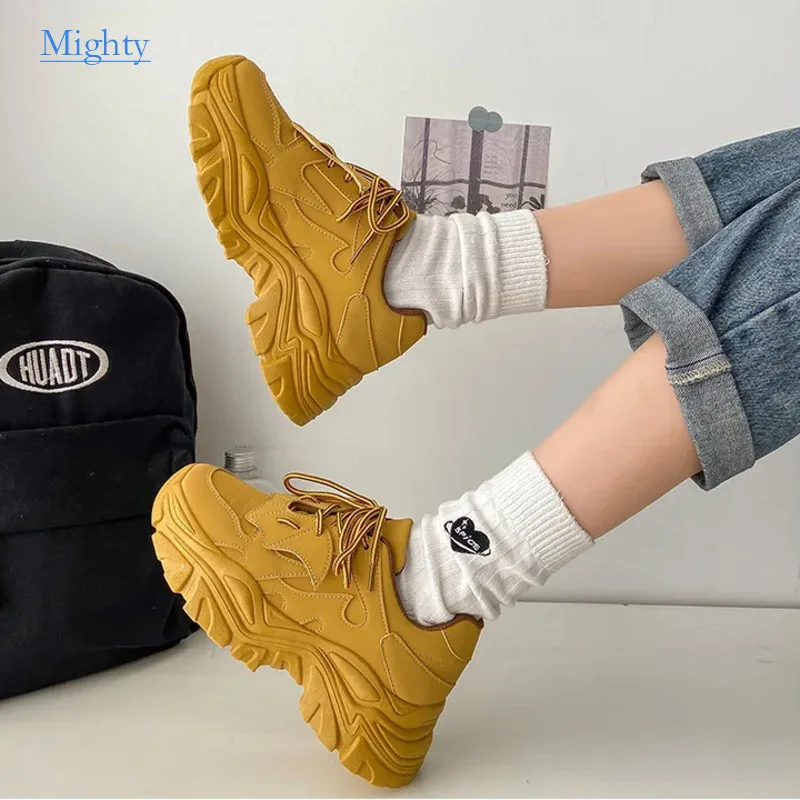 

2024 Autumn Shoes Bumblebee Muffin Thick Bottom Round Head Leisure Woman Platform Pumps Wind Sports Daddy Women Flat Sneakers