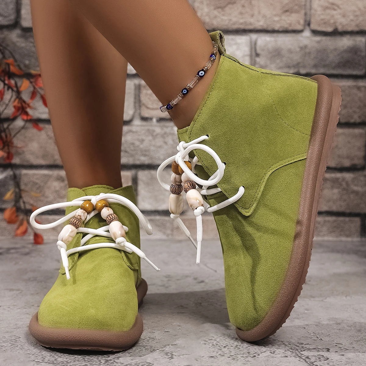 novo-outono-de-fundo-plano-rendas-ate-botas-de-tornozelo-sapatos-femininos-verdes-sao-sapatos-femininos-casuais-sao-nicho-emparelhamento-de-contas-de-personalidade