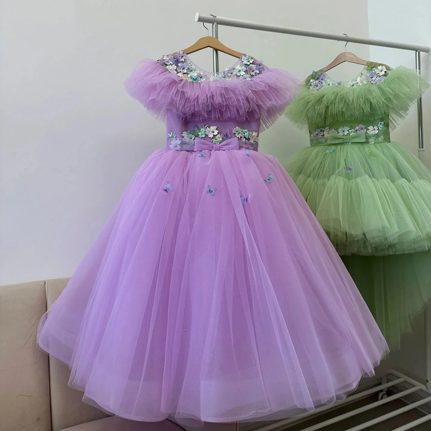 Tulle ดอกไม้สาวชุด Appliqued Ruffles สาว Gowns ชุดวันเกิดสําหรับงานแต่งงาน