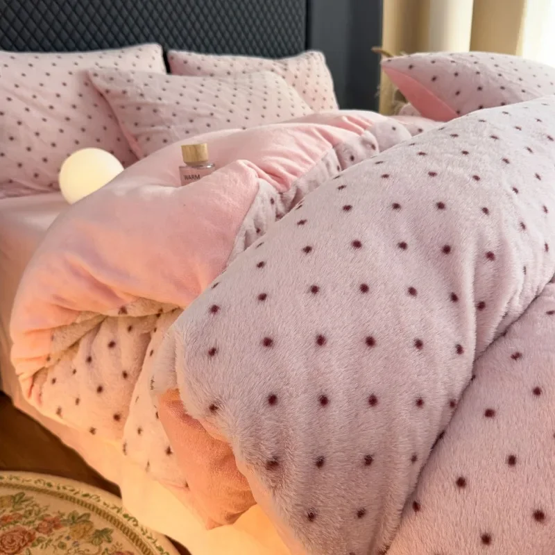 2025 new simple and cute polka dot milk fleece bed four-piece set autumn and winter thickened warm bedding four-piece set