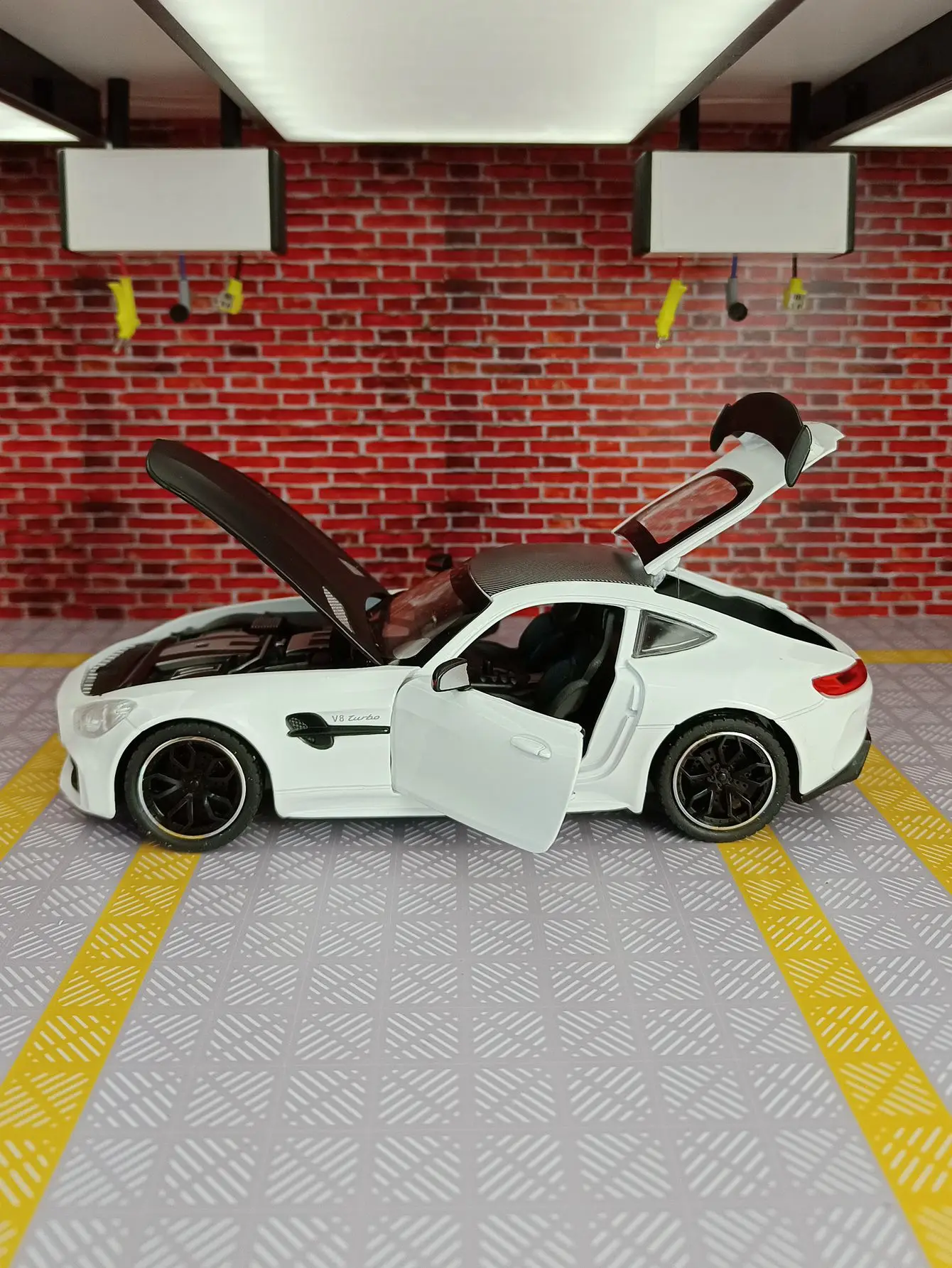 โมเดลรถซูเปอร์คาร์ Mercedes GT อัลลอยด์ ขนาด 1:24 ของเล่นตกแต่ง ประตูและฝากระโปรงหน้าเปิดได้ ท้ายรถเปิดได้ ของขวัญสุดพิเศษ