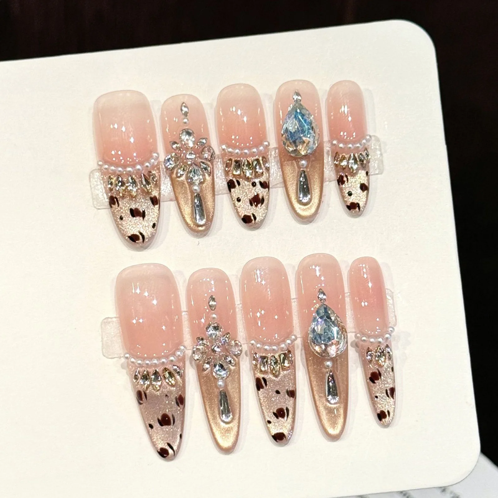 10 قطعة اليدوية الساحرة الاكريليك أظافر صناعية الوردي عارية ليوبارد طباعة اللؤلؤ حجر الراين ديكور اضغط على الأظافر للنساء حفل زفاف