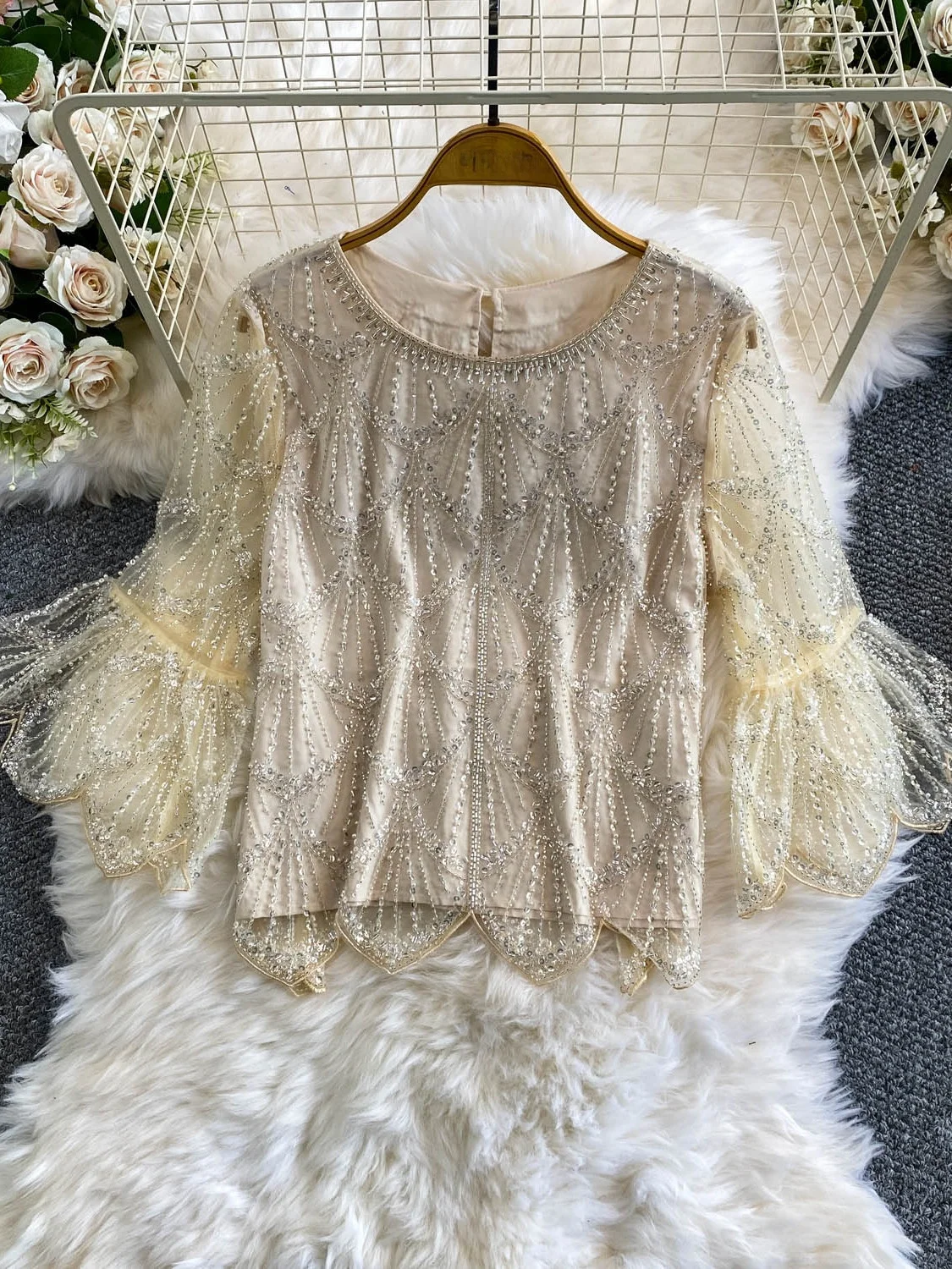 Elegant round Neck T-Shirt Women's Slimming Age-defying Mesh Bell Sleeve Top Korean Style Commute Pure Color Summer Long Sleeve