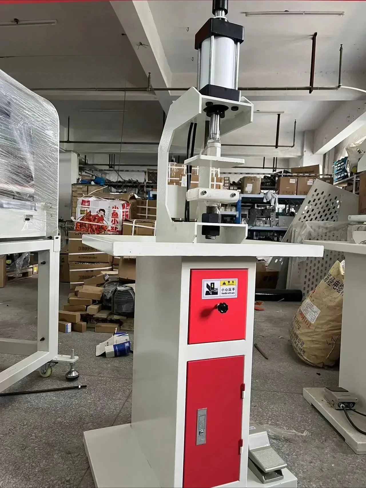 High Quality Semi Automatic Upper Pneumatic Manual Punching Press for Leather Shoe Manufacturing for Industrial Footwear